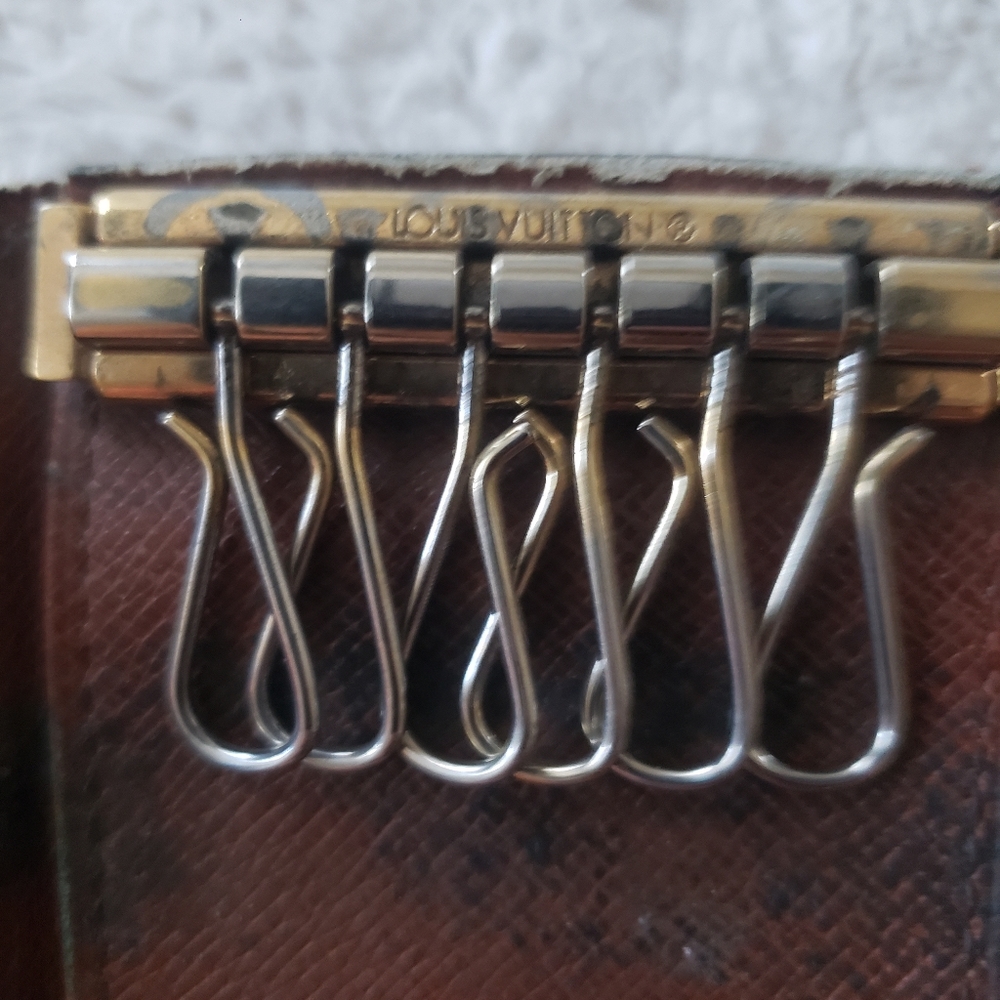 LV monogram keyholder - Picture 6 of 11